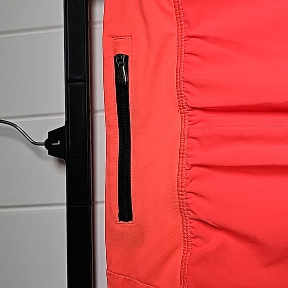 NWT Under Armour M fitted heat gear shorts, hot pink - Picture 5 of 9